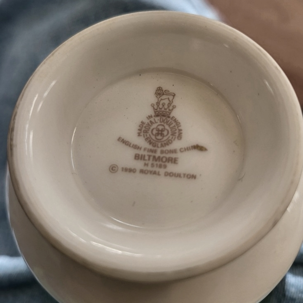 1990 Retired Royal Daulton English bone China